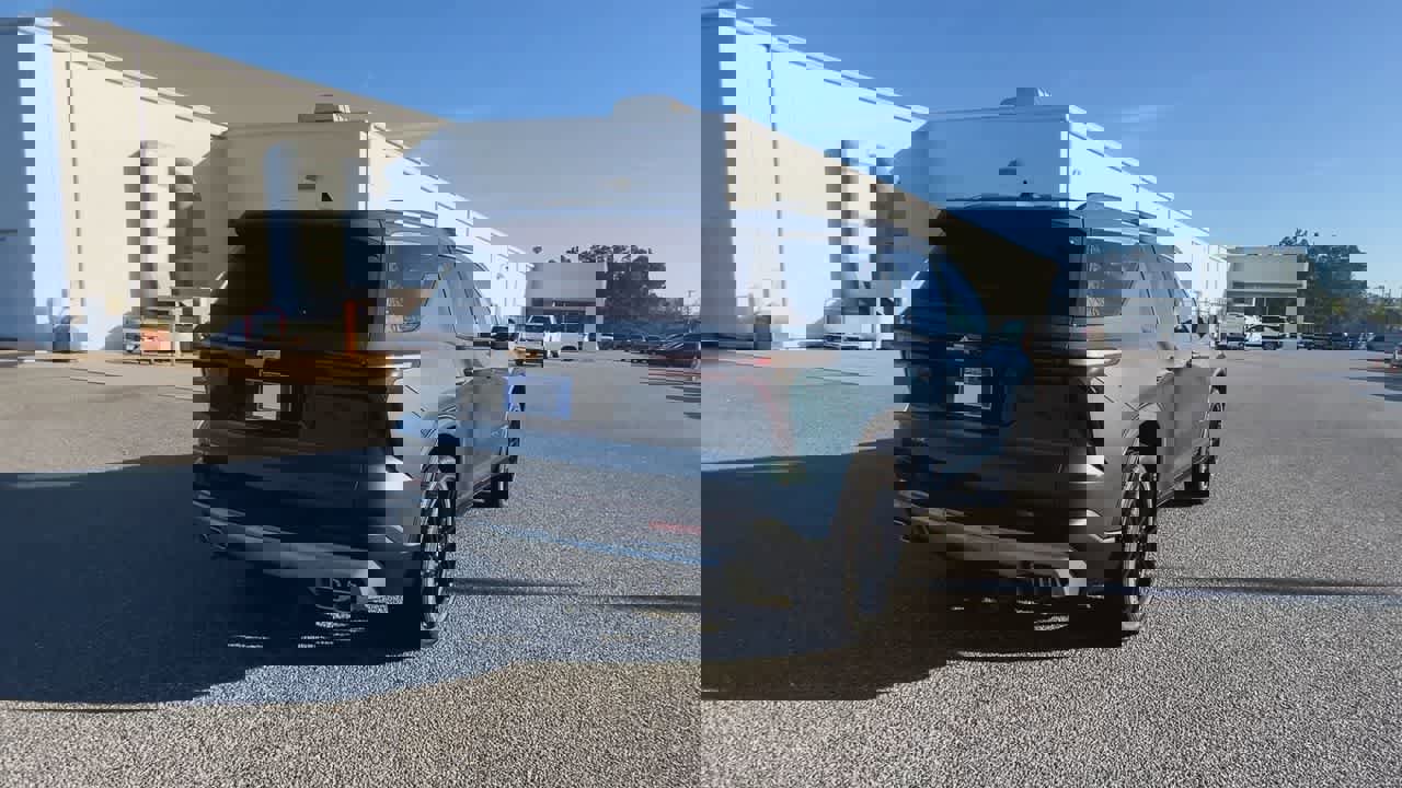 New 2026 Chevrolet Traverse LT image 8