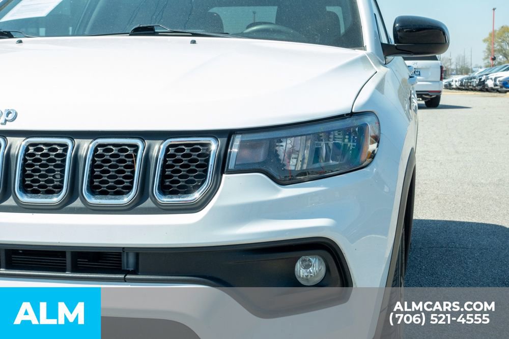 Used 2024 Jeep Compass Latitude image 11