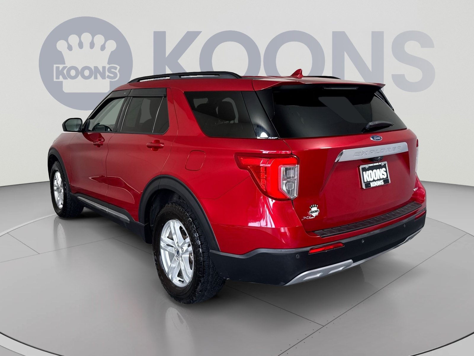 Used 2020 Ford Explorer XLT w/ Equipment Group 202A AWD/4WD image 4