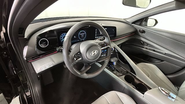 Certified 2025 Hyundai Elantra Limited FWD image 14