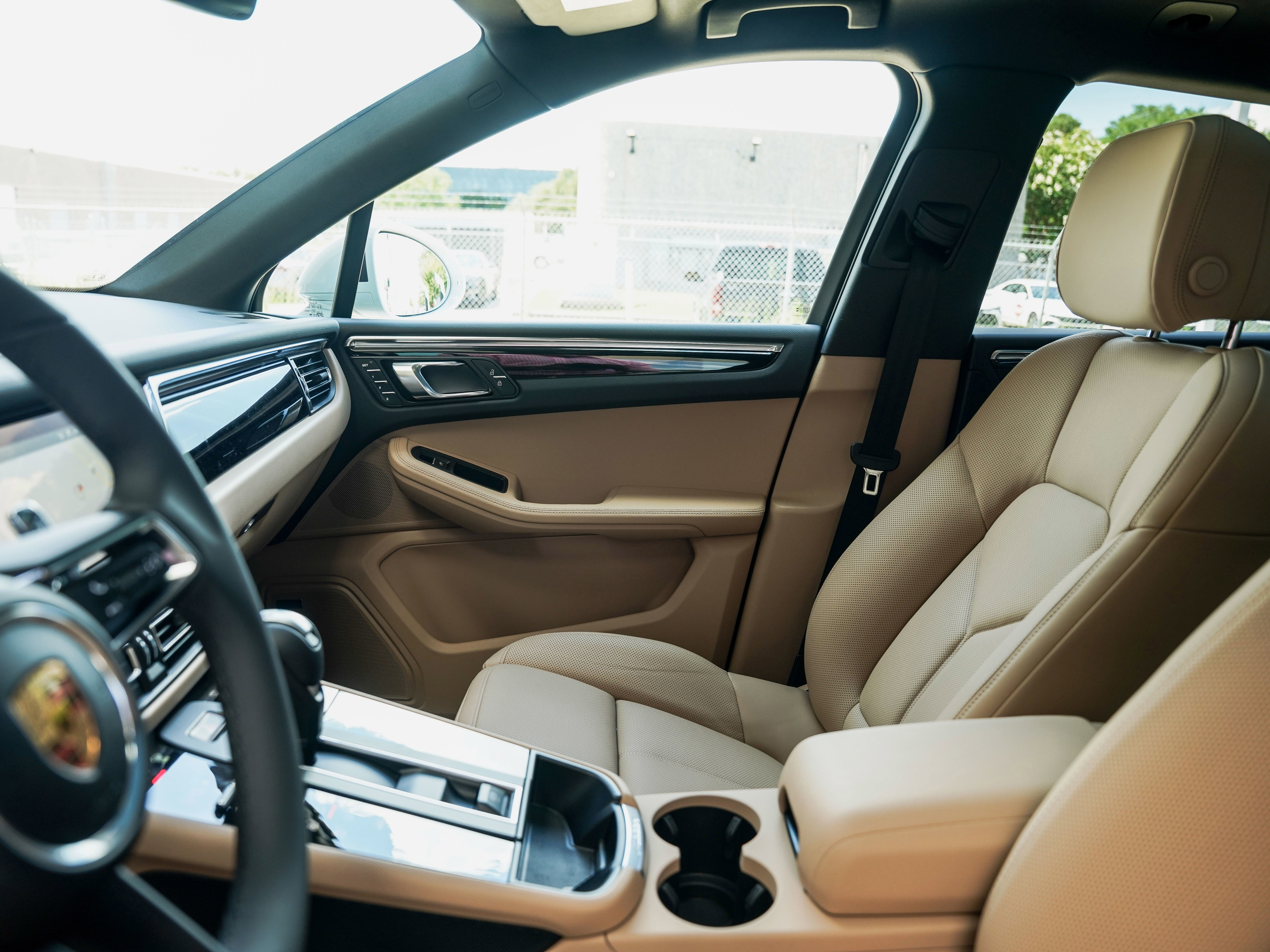 Certified 2025 Porsche Macan image 22