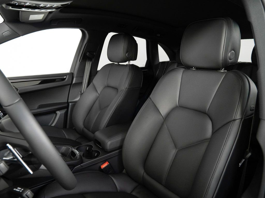 New 2026 Porsche Macan image 5