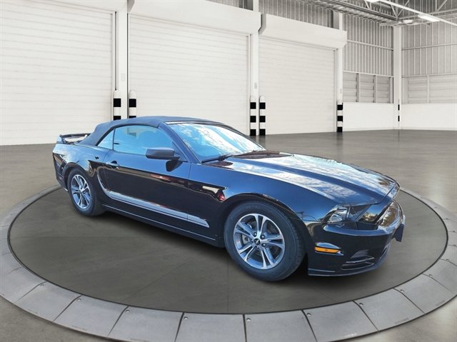 Used 2014 Ford Mustang Convertible image 7