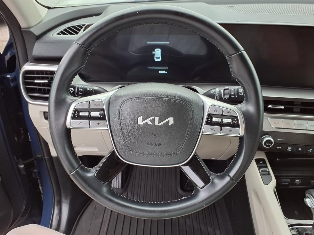 Used 2025 Kia Telluride S FWD image 13