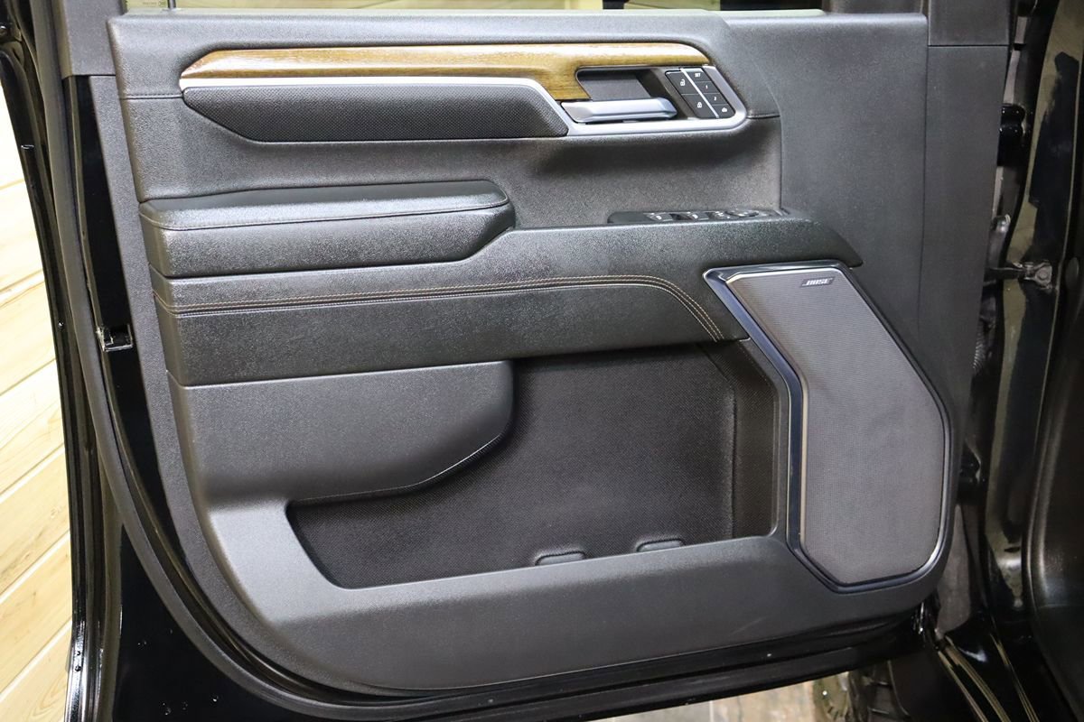 Used 2024 Chevrolet Silverado 2500 High Country w/ High Country Premium Package AWD/4WD image 45