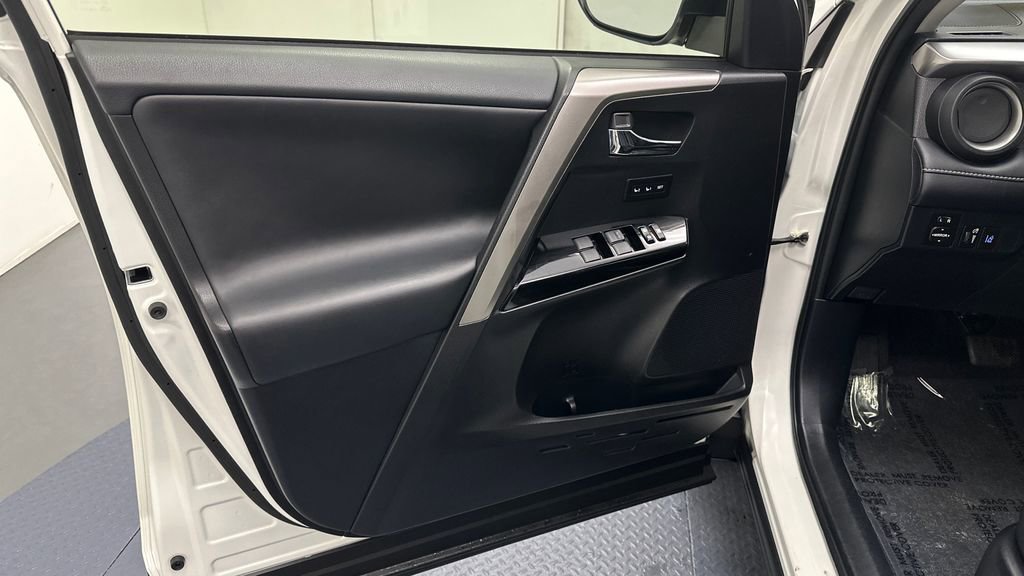 Used 2018 Toyota RAV4 Limited w/ Carpet Mat Package image 16