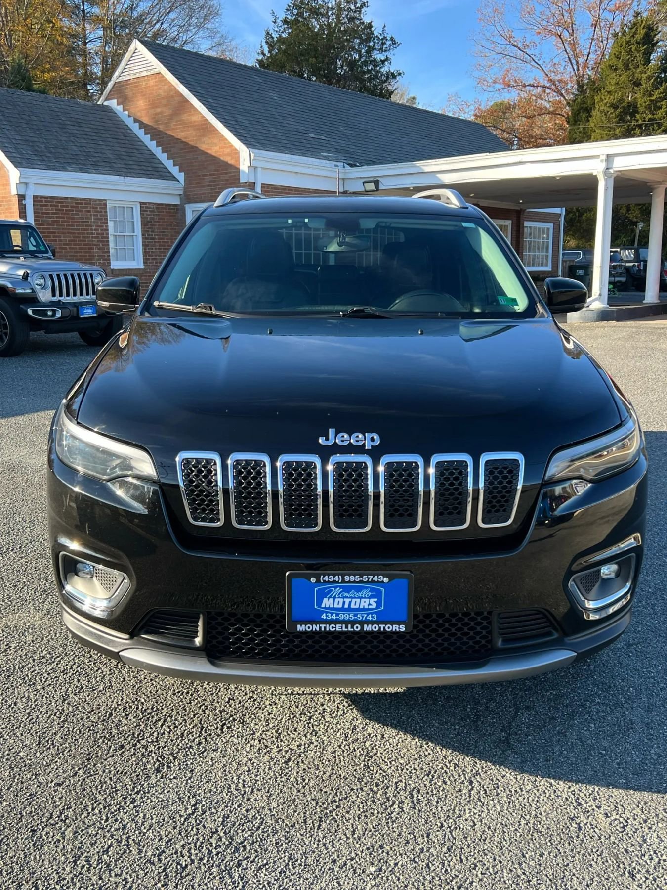 Used 2019 Jeep Cherokee Limited image 2