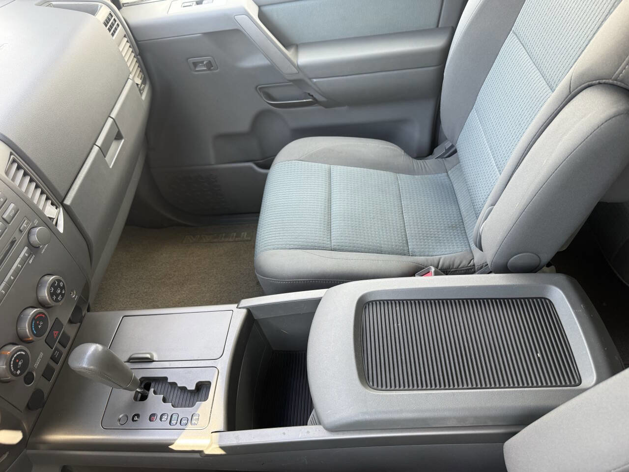 Used 2006 Nissan Titan SE image 18