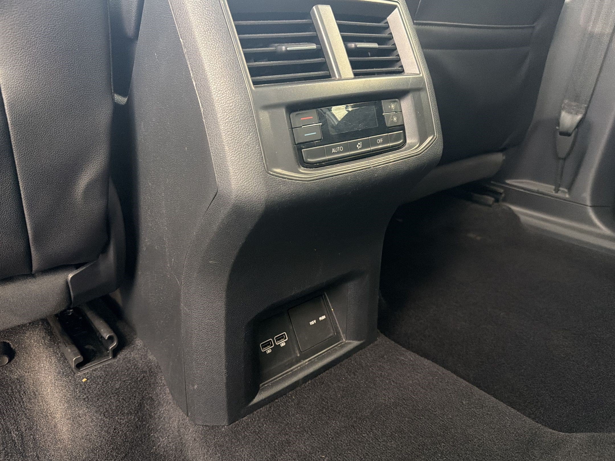 Used 2021 Volkswagen Atlas SE w/ Panoramic Sunroof Package FWD image 32