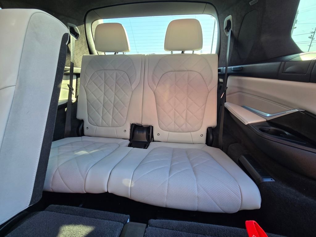 Used 2023 BMW X7 xDrive40i w/ M Sport Package AWD/4WD image 20