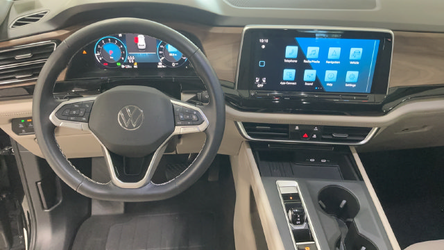 Certified 2025 Volkswagen Atlas SE AWD/4WD image 10