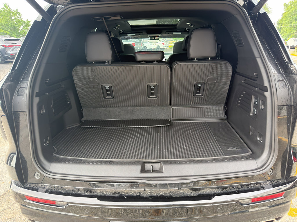 Used 2025 Chevrolet Traverse RS FWD image 13