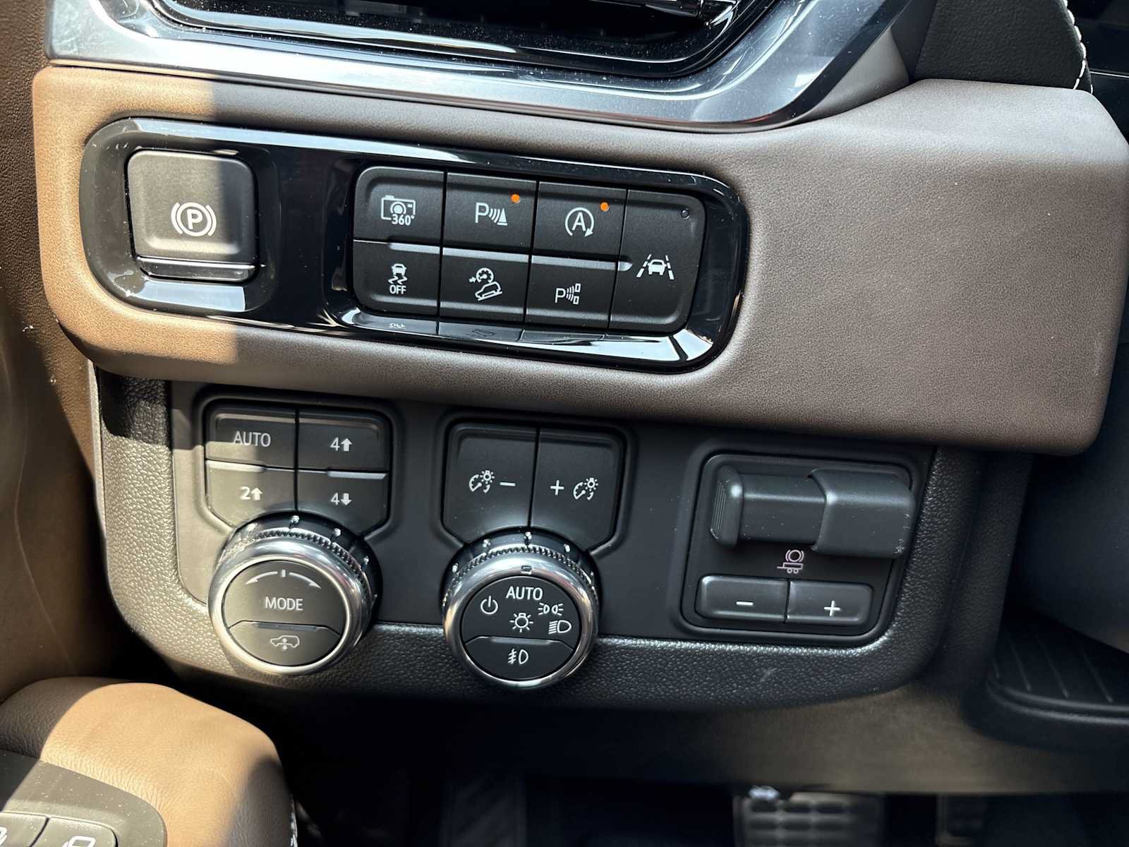 New 2026 GMC Yukon Denali Ultimate AWD/4WD image 11