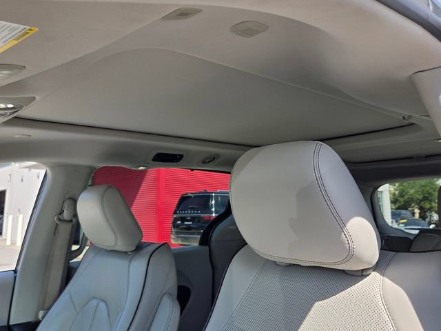 Used 2019 Chrysler Pacifica Limited FWD image 21