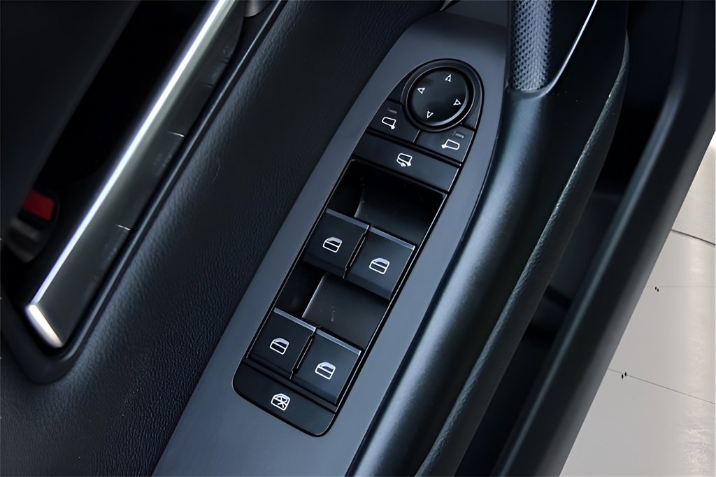 Used 2025 MAZDA CX-50 AWD 2.5 Turbo w/ Premium Pkg image 9