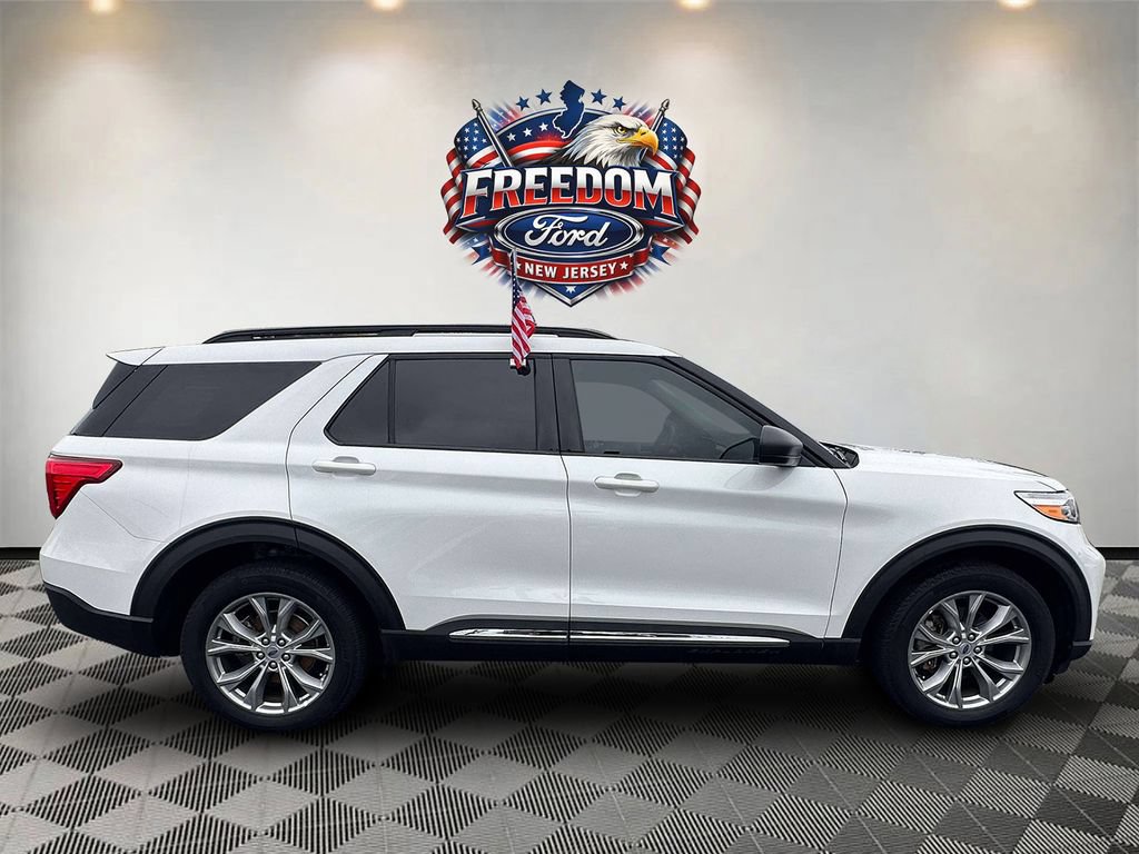 Used 2024 Ford Explorer XLT w/ Equipment Group 202A AWD/4WD image 4