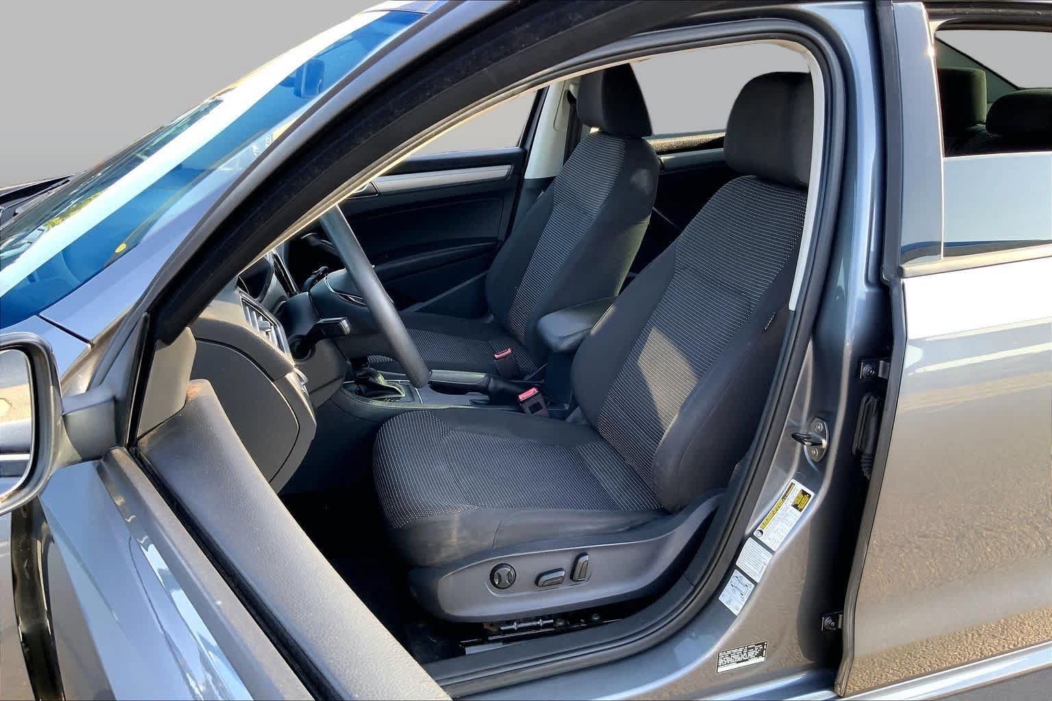 Used 2018 Volkswagen Passat 2.0T S FWD image 8
