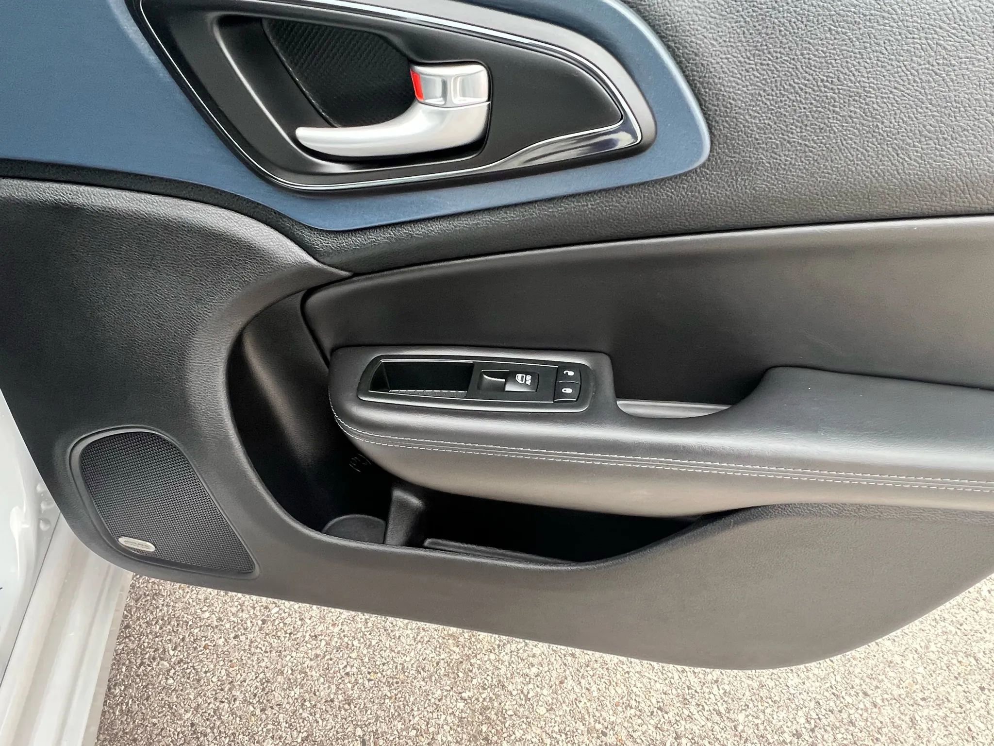 Used 2015 Chrysler 200 S w/ Navigation & Sound Group I image 26