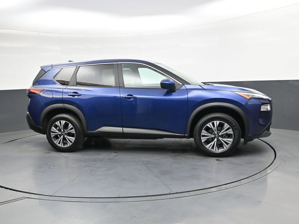 Used 2023 Nissan Rogue SV image 3