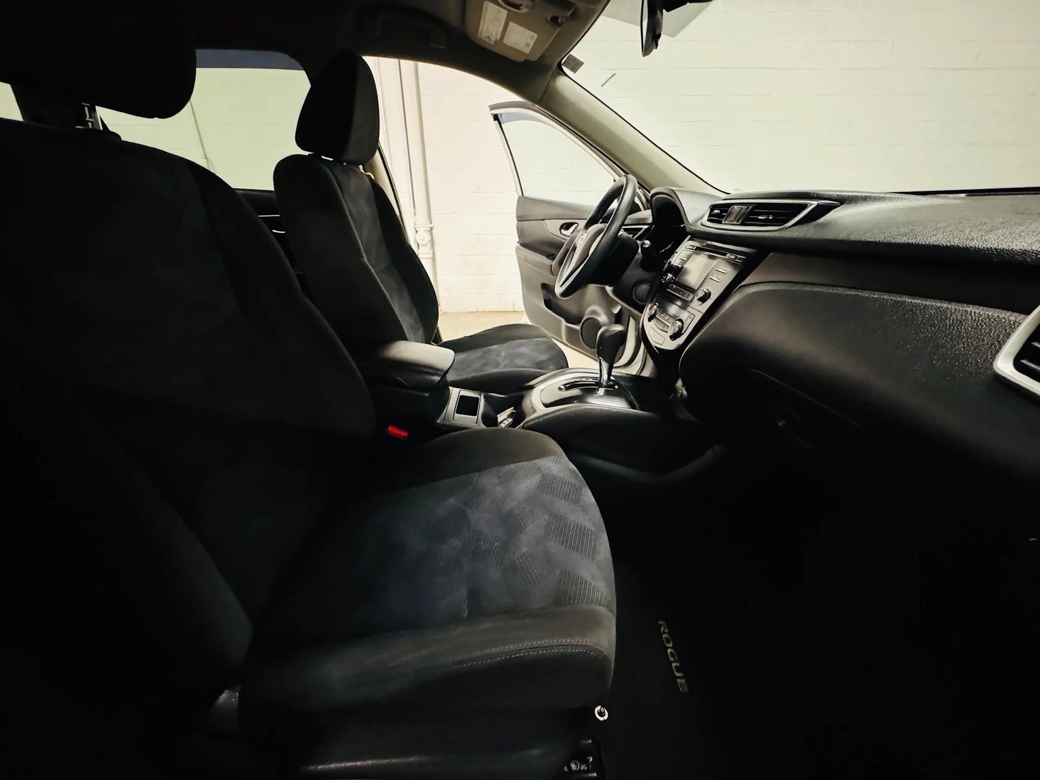 Used 2015 Nissan Rogue SV image 23