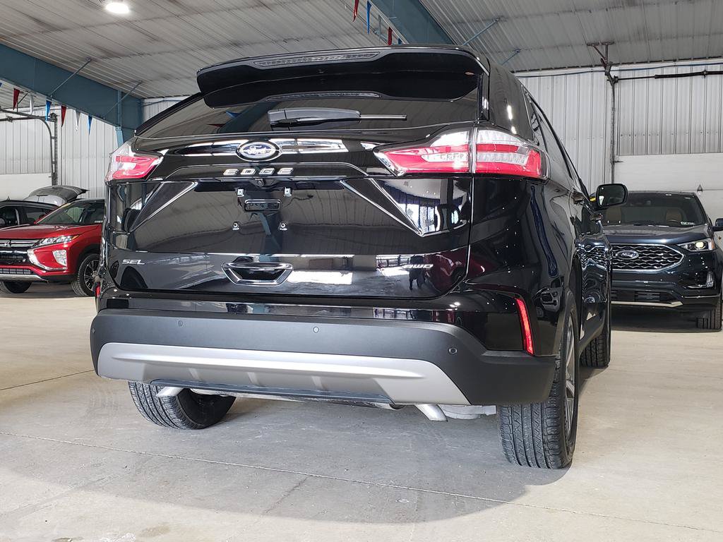 Used 2024 Ford Edge SEL w/ Convenience Package AWD/4WD image 3