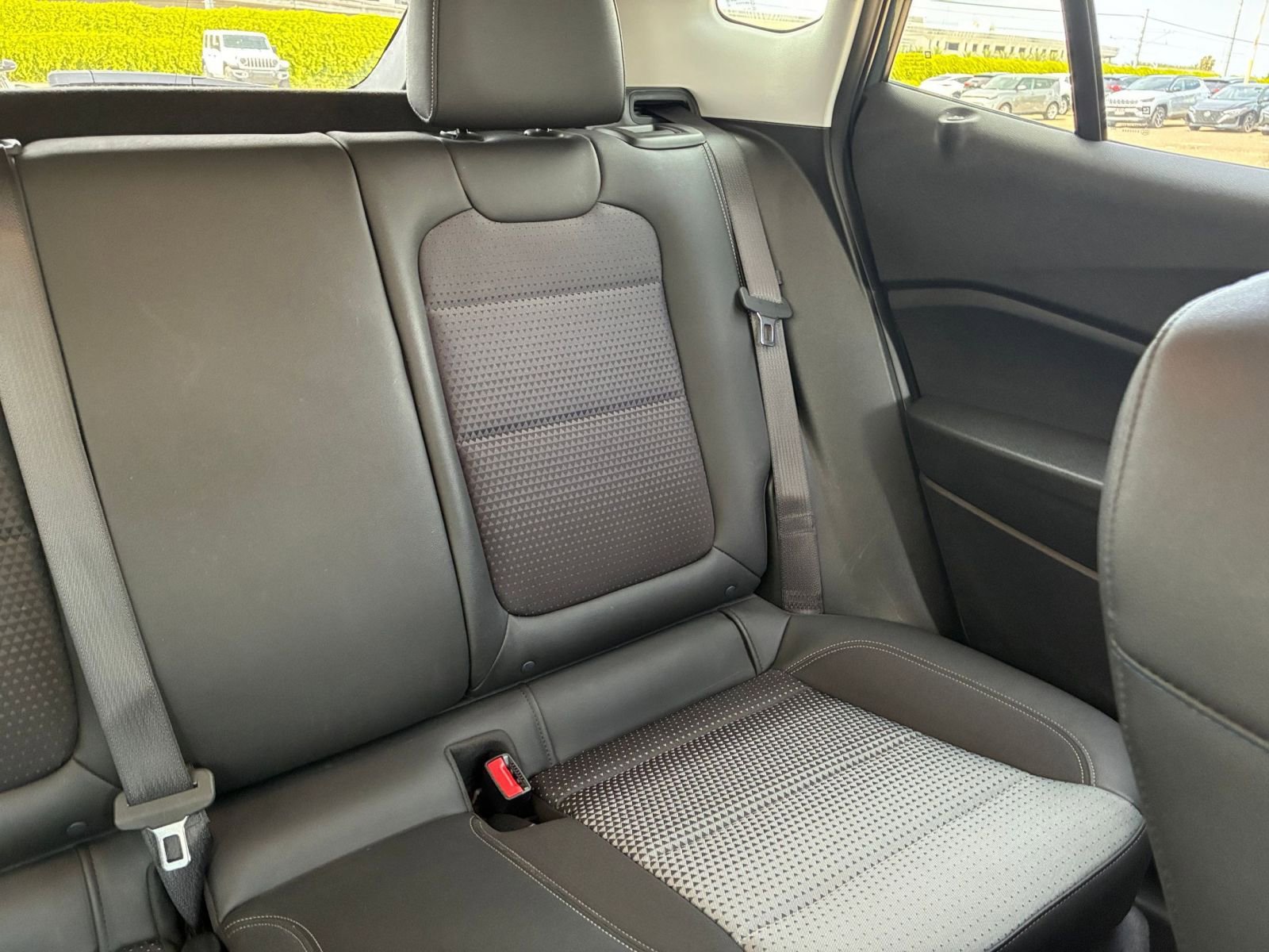 Used 2025 Chevrolet Trax LT w/ LT Convenience Package image 36