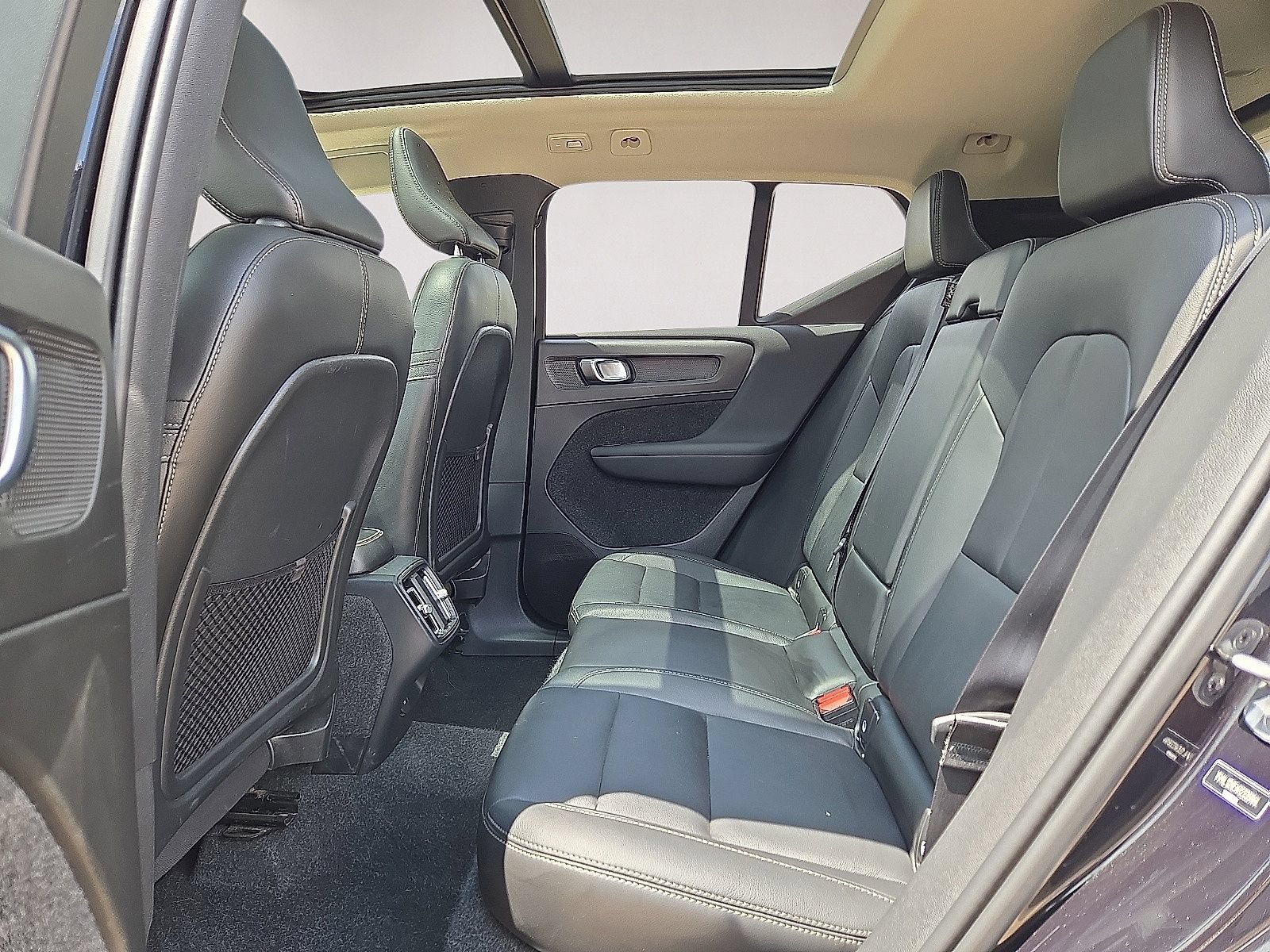 Used 2024 Volvo XC40 B5 Plus AWD/4WD image 15