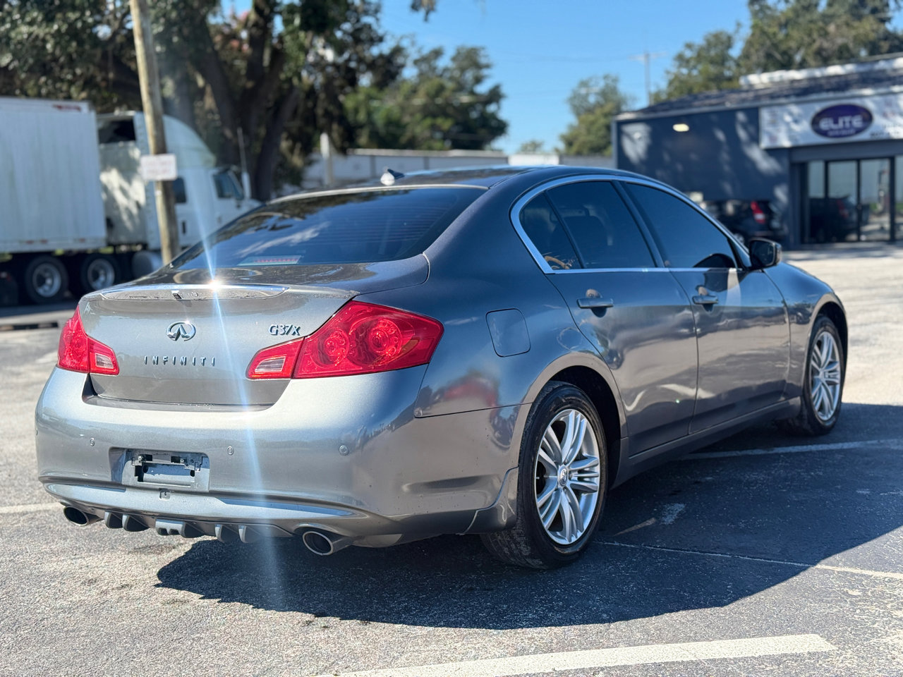 Used 2013 INFINITI G37 x w/ Premium Pkg image 5