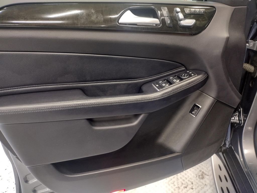 Used 2019 Mercedes-Benz GLS 450 4MATIC image 22