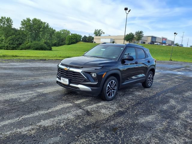 Used 2025 Chevrolet TrailBlazer LT AWD/4WD image 39