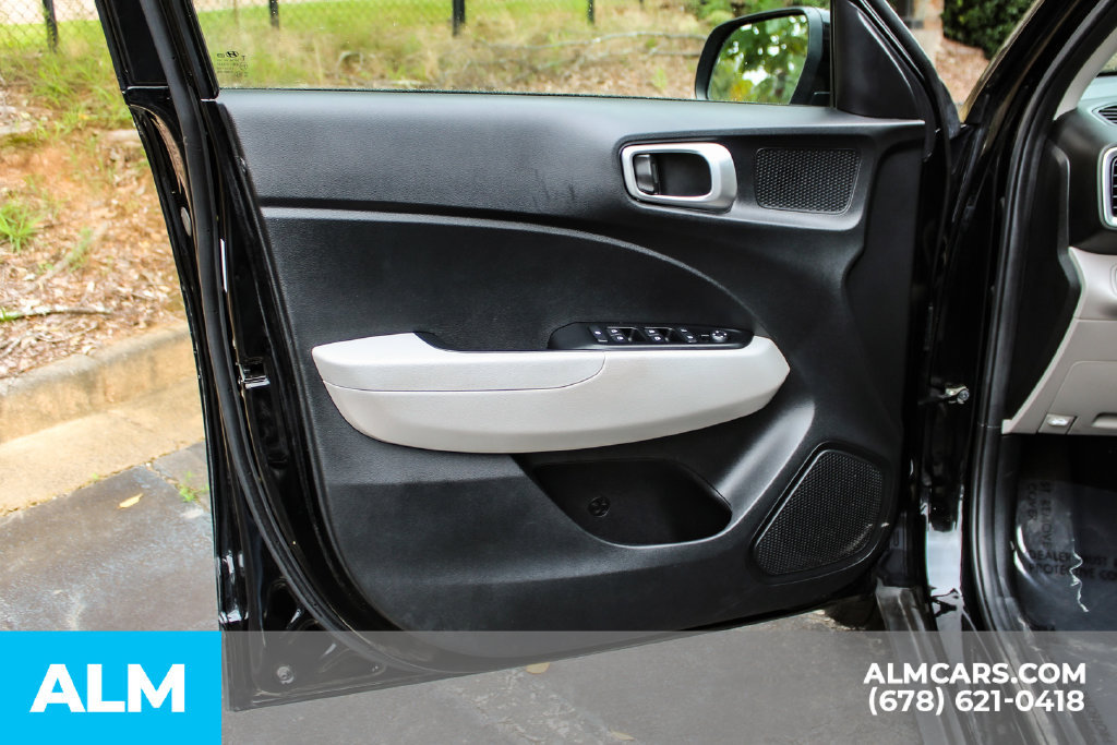 Used 2025 Hyundai Venue SEL FWD image 36