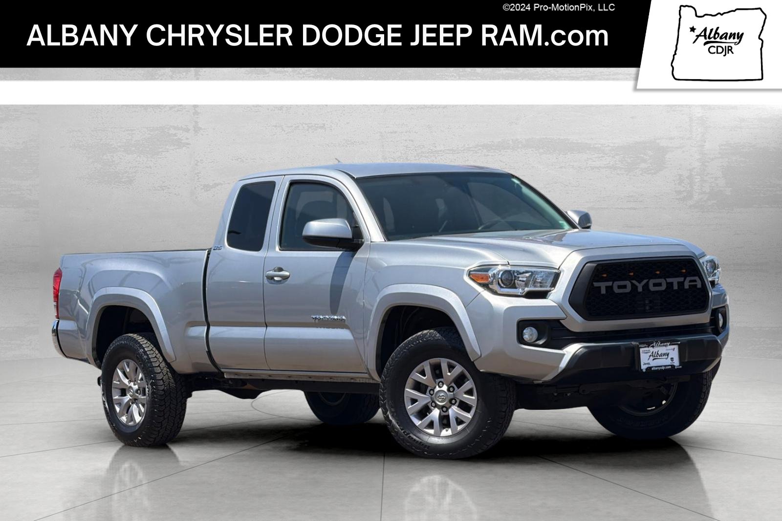 Used 2016 Toyota Tacoma SR5 RWD image 1