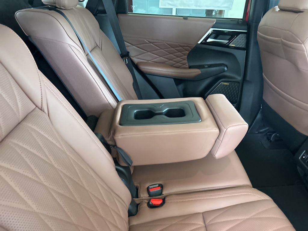 New 2025 Mitsubishi Outlander SEL image 30