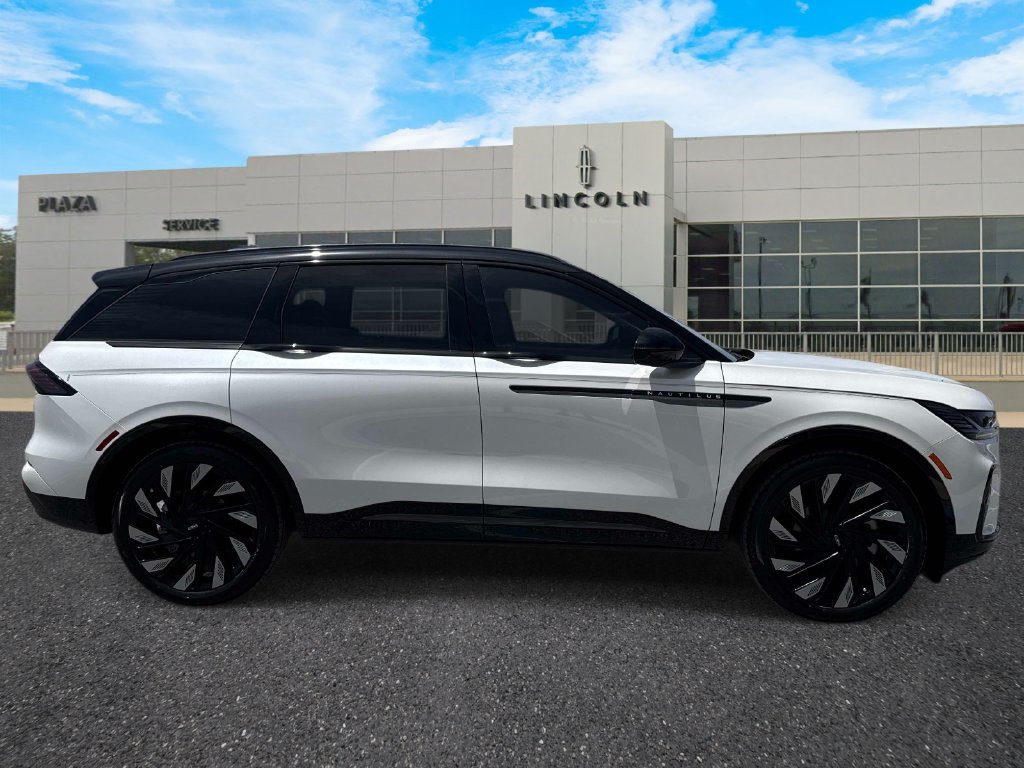 New 2026 Lincoln Nautilus Reserve w/ Jet Appearance Package AWD/4WD image 2