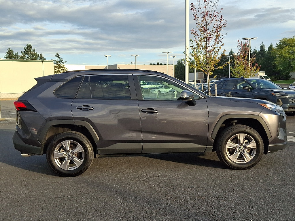 Used 2025 Toyota RAV4 XLE AWD/4WD image 7