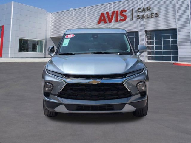 Used 2025 Chevrolet Blazer LT FWD image 2