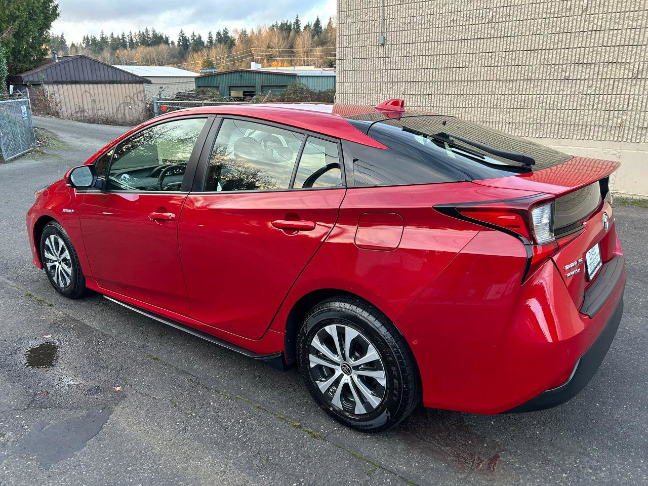 Used 2021 Toyota Prius LE AWD/4WD image 3