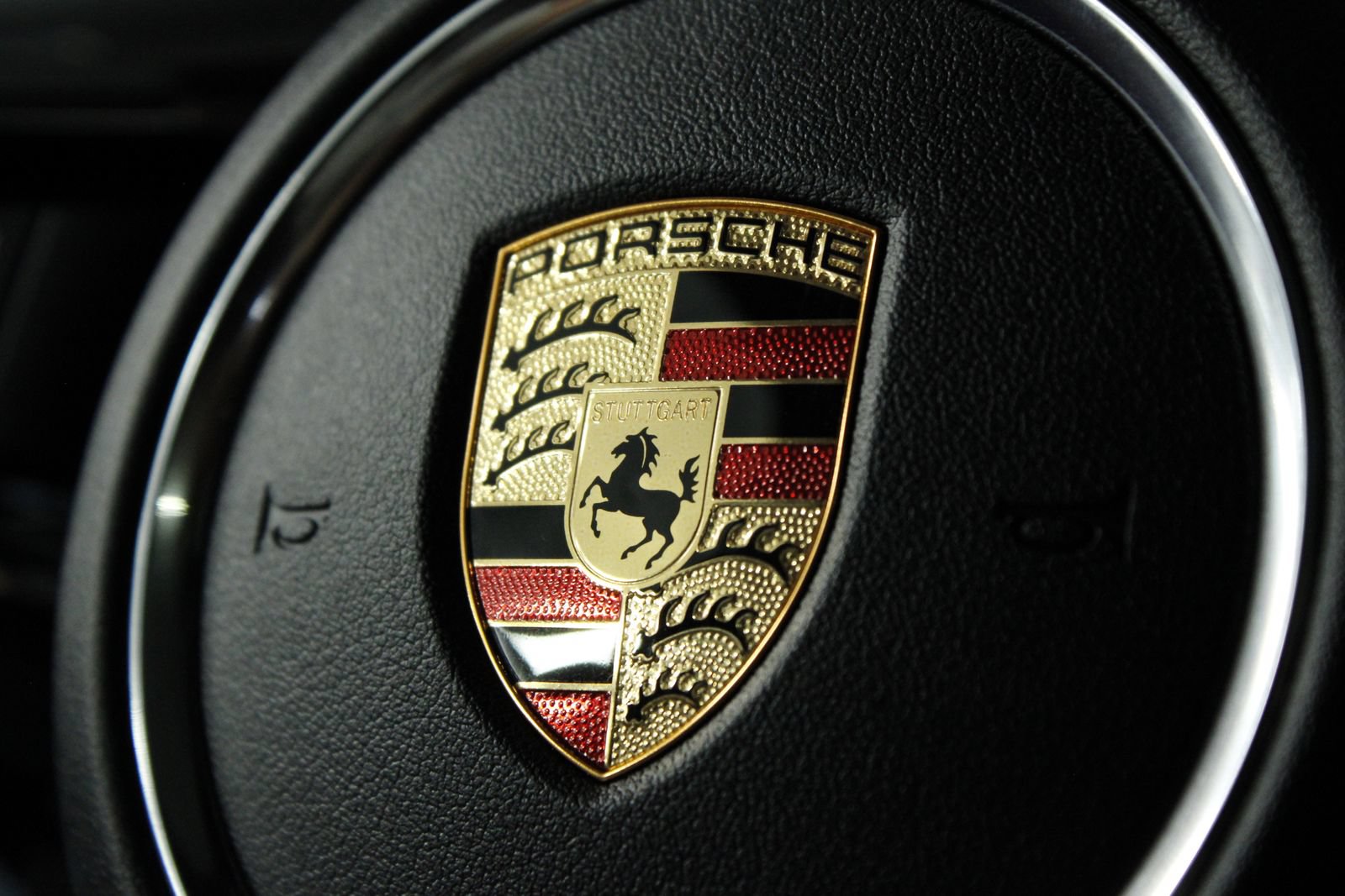 Certified 2025 Porsche Macan AWD/4WD image 37