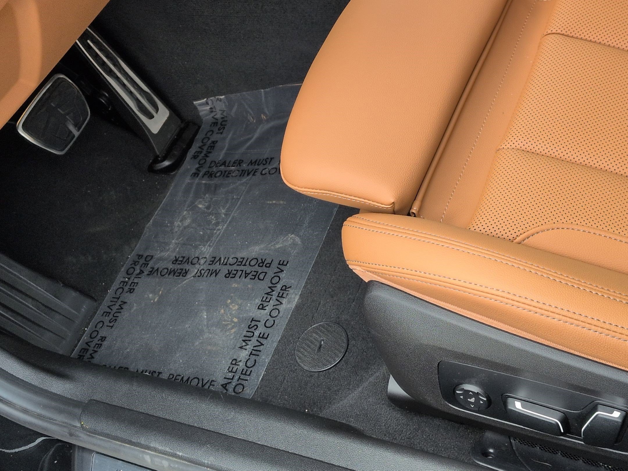 Used 2025 BMW 330i Sedan w/ M Sport Package image 17