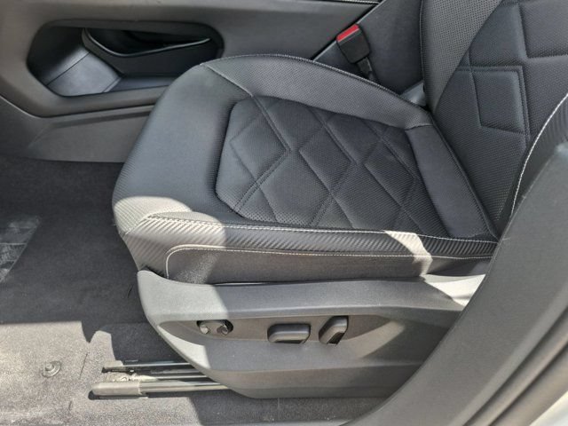 Used 2025 Volkswagen Atlas Cross Sport SE FWD image 14