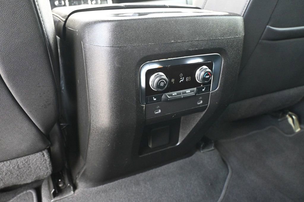 Used 2022 GMC Yukon SLT w/ SLT Luxury Package image 16