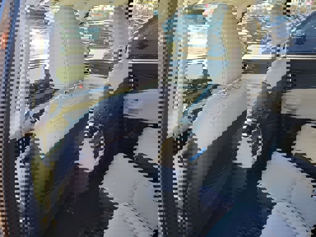 New 2026 Kia Carnival EX FWD image 17