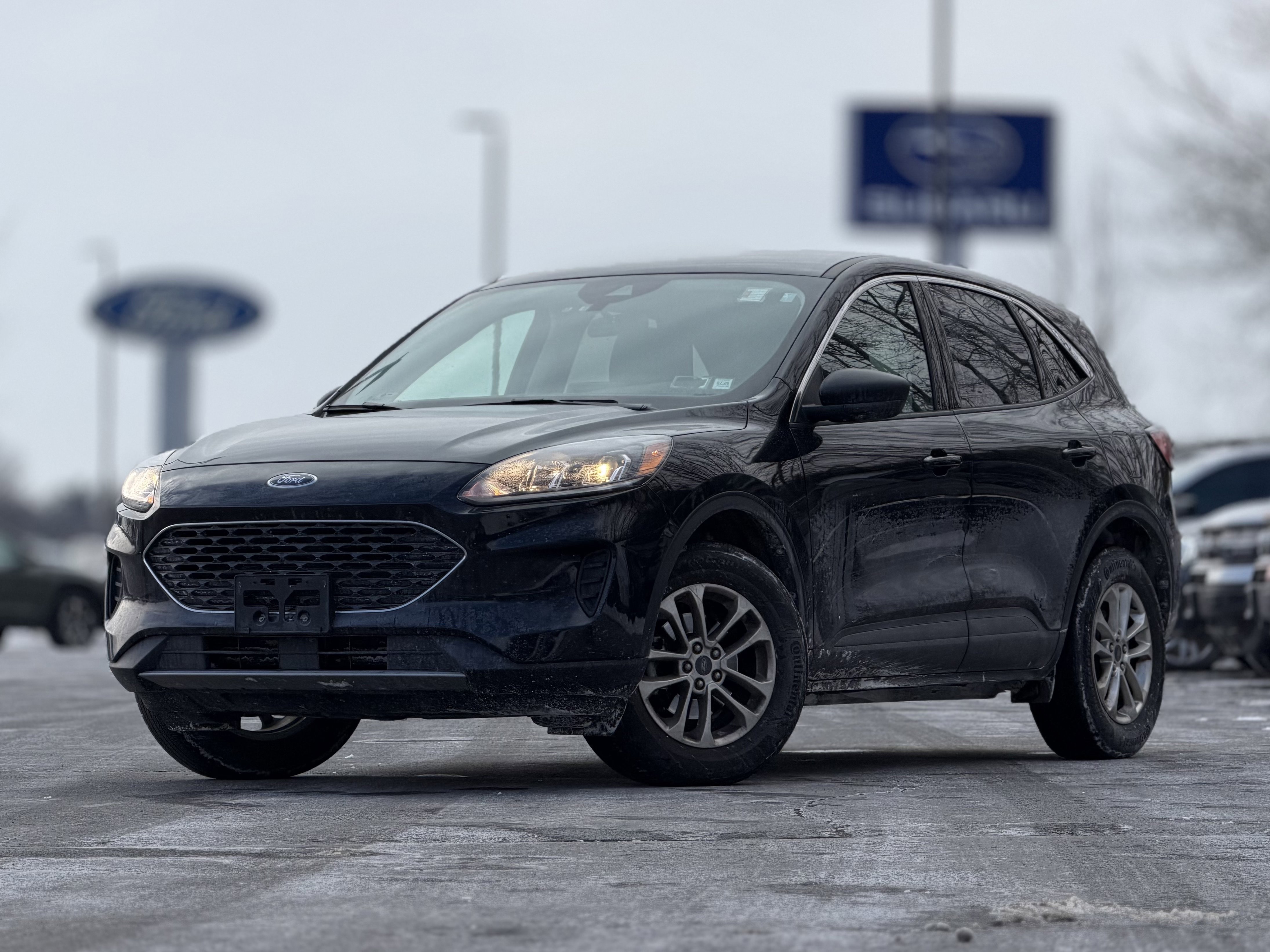 Used 2022 Ford Escape SE w/ Cold Weather Package image 1