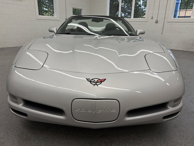 Used 2001 Chevrolet Corvette Convertible w/ Preferred Equipment Group1 RWD image 2