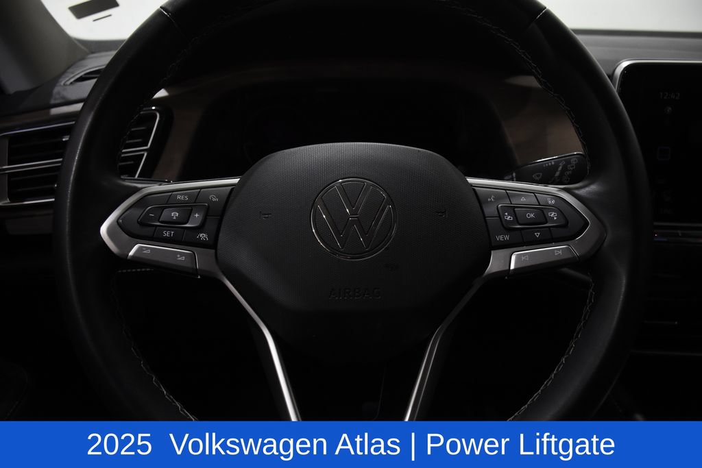 Used 2025 Volkswagen Atlas SE FWD image 12