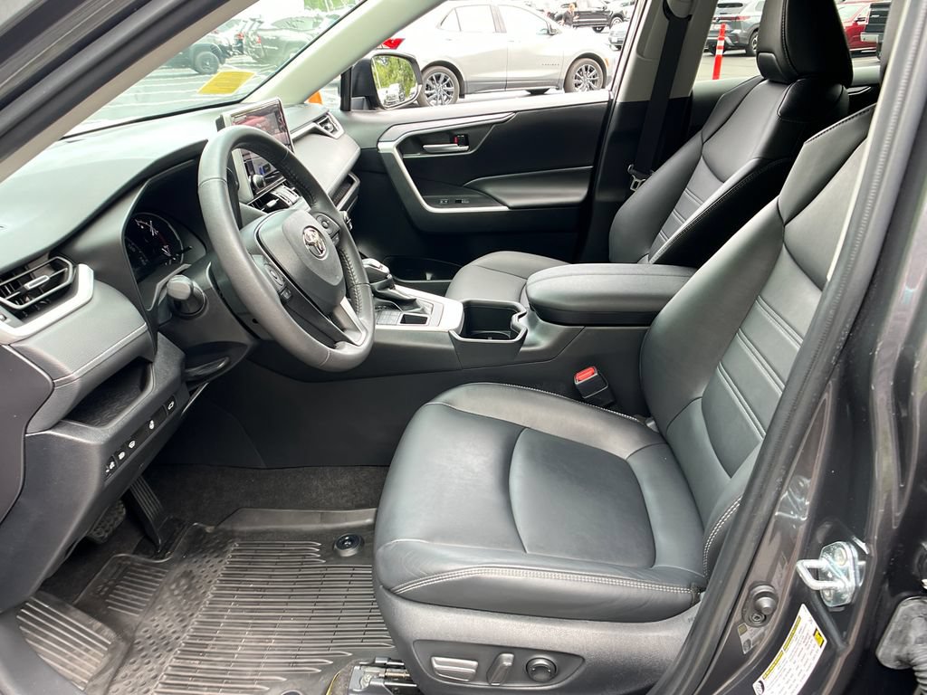 Used 2023 Toyota RAV4 XLE Premium AWD/4WD image 9