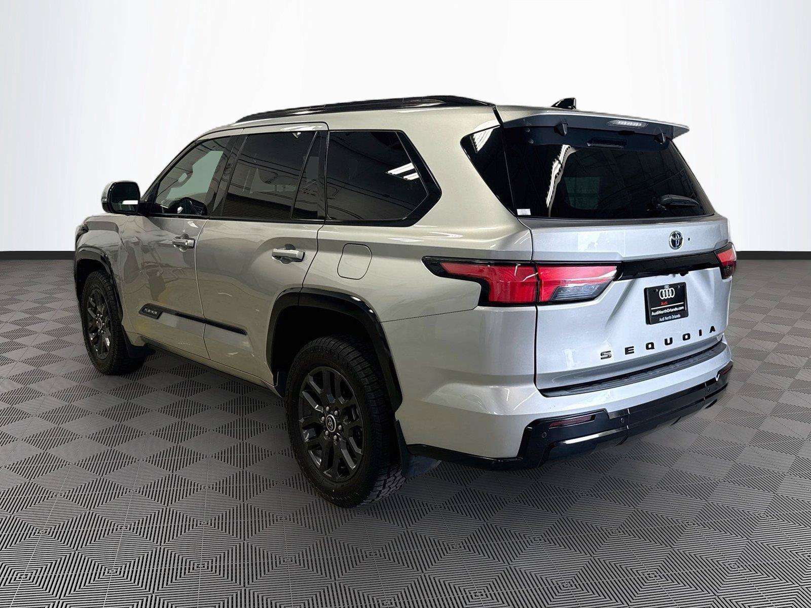 Used 2023 Toyota Sequoia Platinum AWD/4WD image 5