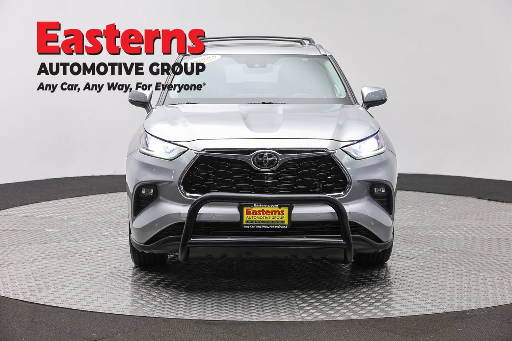 Used 2021 Toyota Highlander Limited AWD/4WD image 2