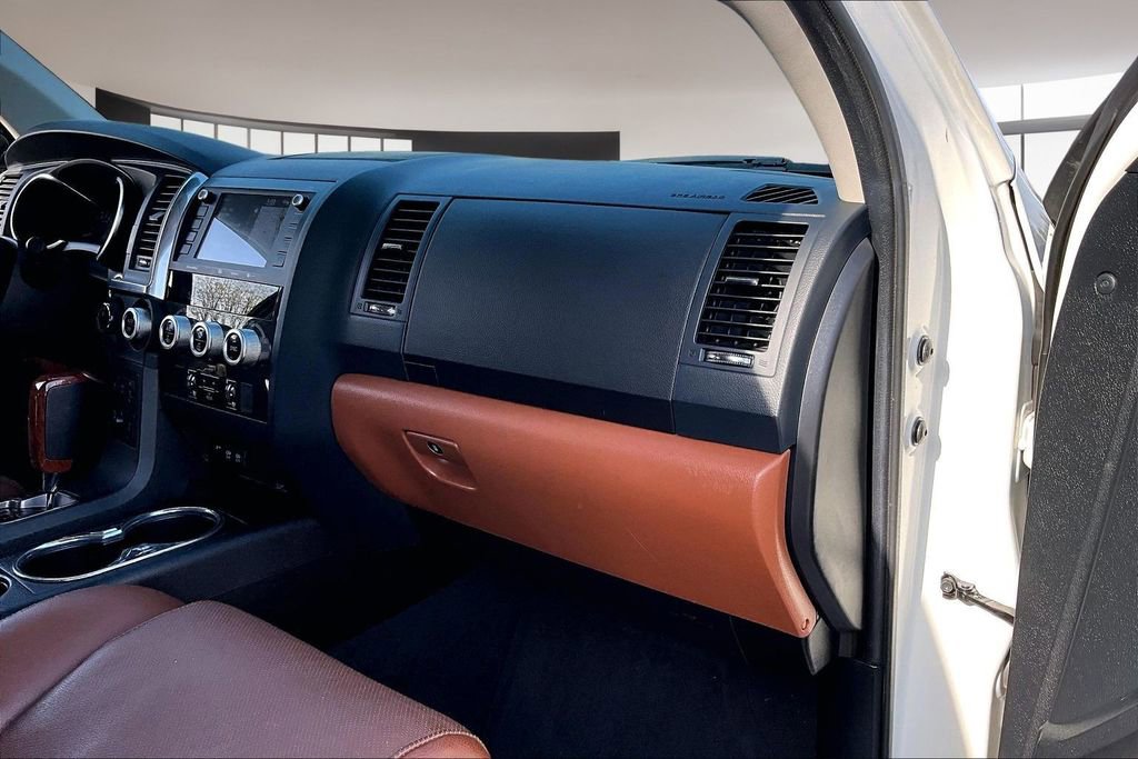 Used 2021 Toyota Sequoia Platinum image 16