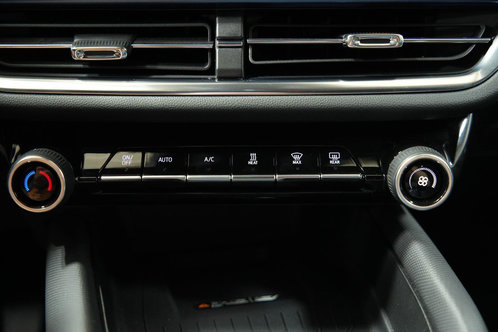 Used 2025 Chevrolet Equinox EV LT w/ Convenience Package image 33